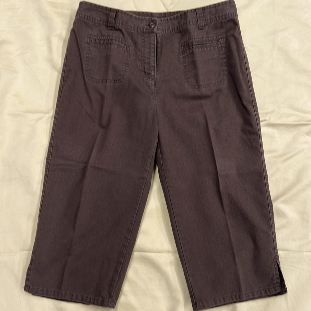 Womens capri shorts. B Moss Brand. Size 10.  18 in inseam.